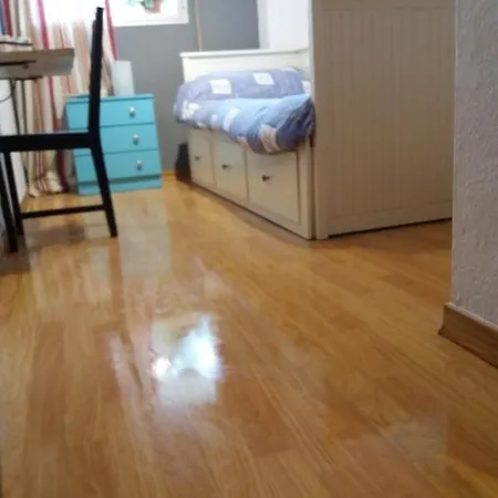 בית אירוח Near Aiport *
